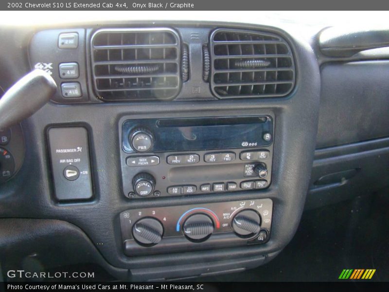 Onyx Black / Graphite 2002 Chevrolet S10 LS Extended Cab 4x4