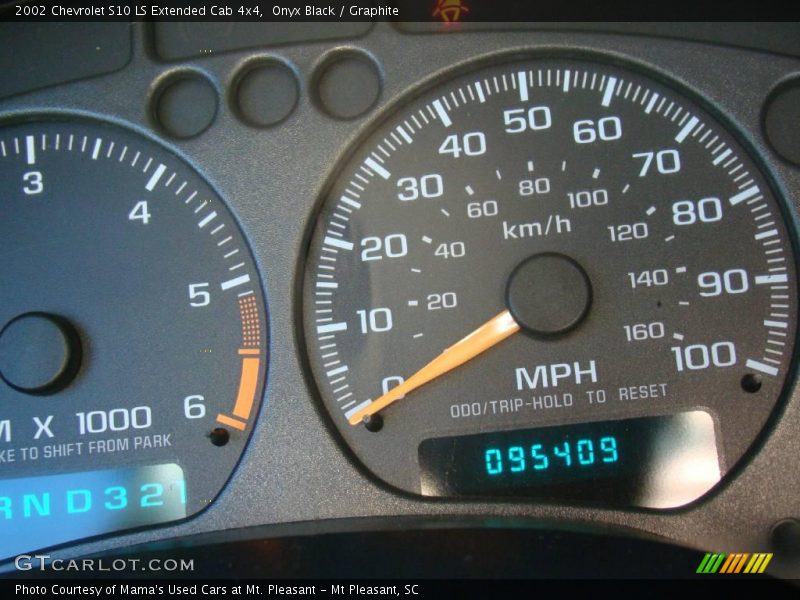 Onyx Black / Graphite 2002 Chevrolet S10 LS Extended Cab 4x4