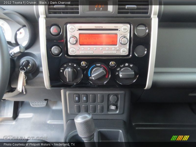 Controls of 2012 FJ Cruiser 