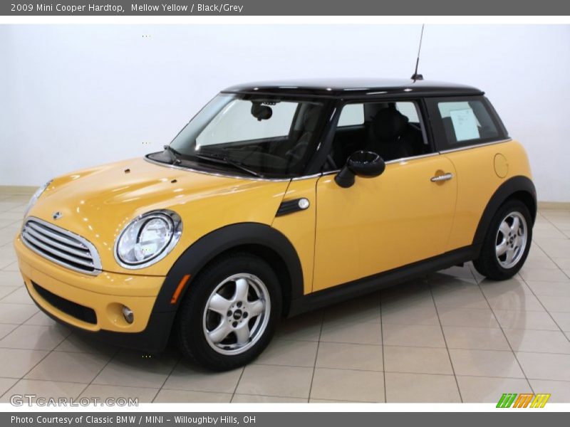 Front 3/4 View of 2009 Cooper Hardtop