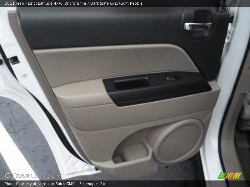 Bright White / Dark Slate Gray/Light Pebble 2011 Jeep Patriot Latitude 4x4