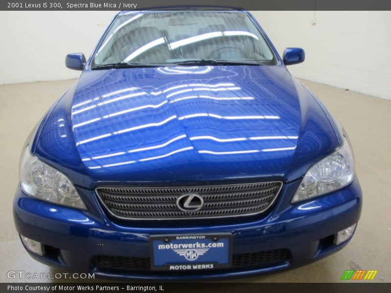 Spectra Blue Mica / Ivory 2001 Lexus IS 300