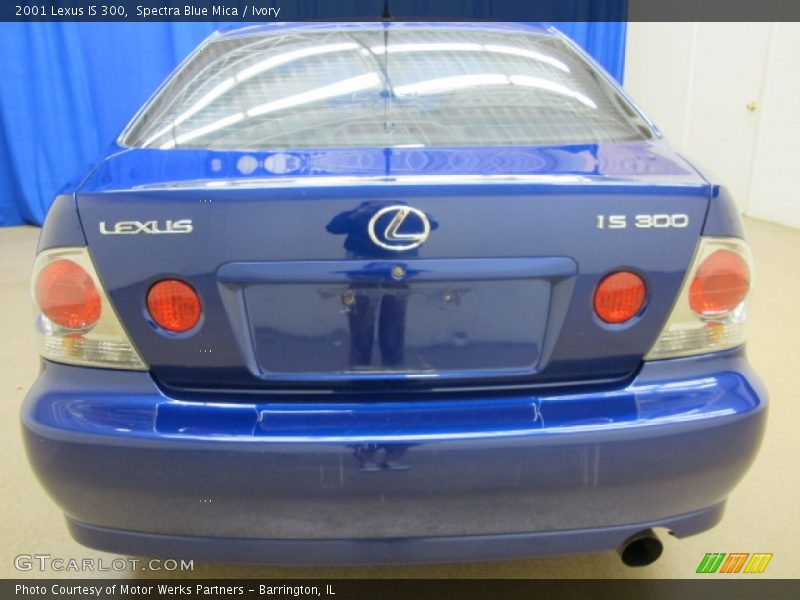 Spectra Blue Mica / Ivory 2001 Lexus IS 300