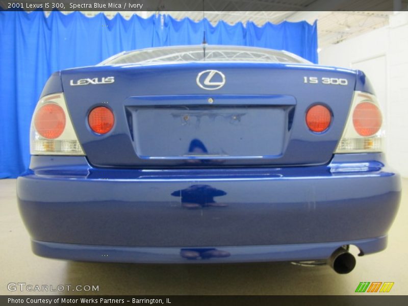Spectra Blue Mica / Ivory 2001 Lexus IS 300