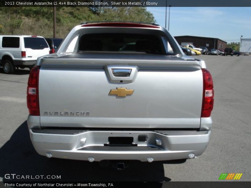 Silver Ice Metallic / Ebony 2013 Chevrolet Avalanche LS 4x4 Black Diamond Edition