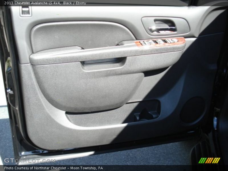 Black / Ebony 2013 Chevrolet Avalanche LS 4x4