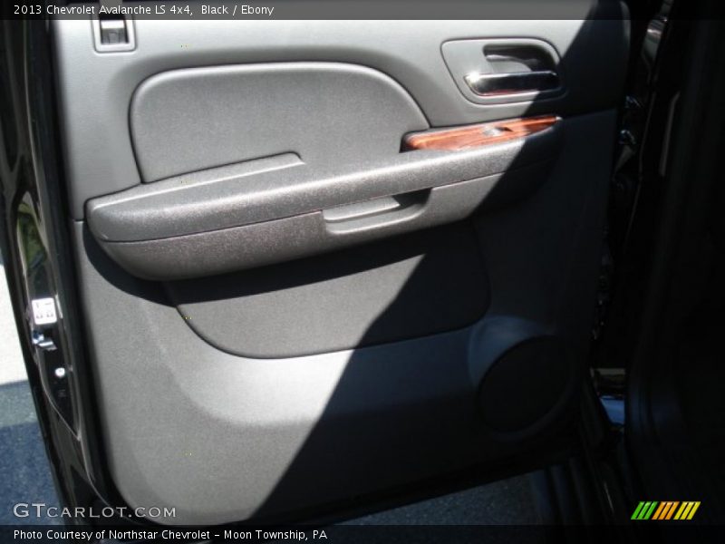 Black / Ebony 2013 Chevrolet Avalanche LS 4x4
