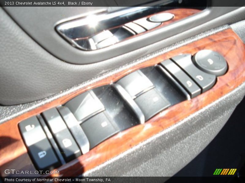 Black / Ebony 2013 Chevrolet Avalanche LS 4x4