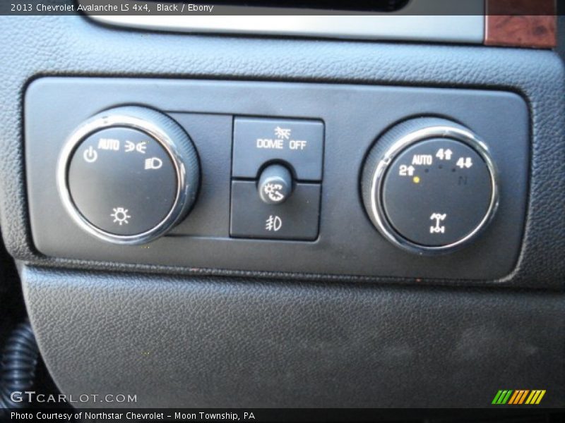 Black / Ebony 2013 Chevrolet Avalanche LS 4x4