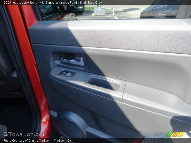 Sunburst Orange Pearl / Dark Slate Gray 2009 Jeep Liberty Sport 4x4