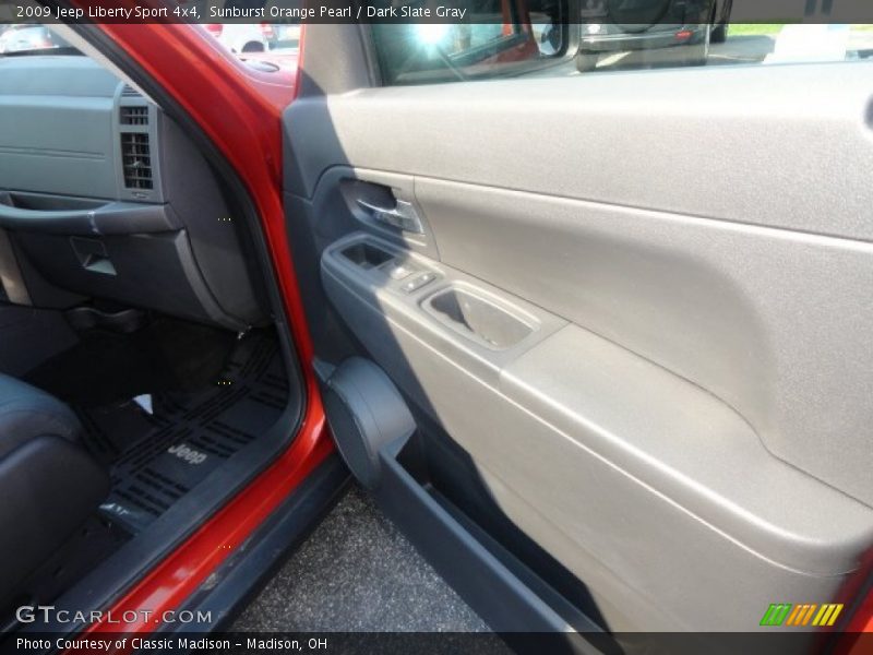 Sunburst Orange Pearl / Dark Slate Gray 2009 Jeep Liberty Sport 4x4