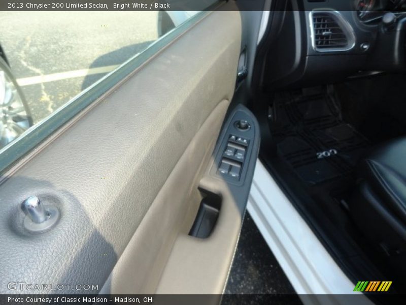 Bright White / Black 2013 Chrysler 200 Limited Sedan