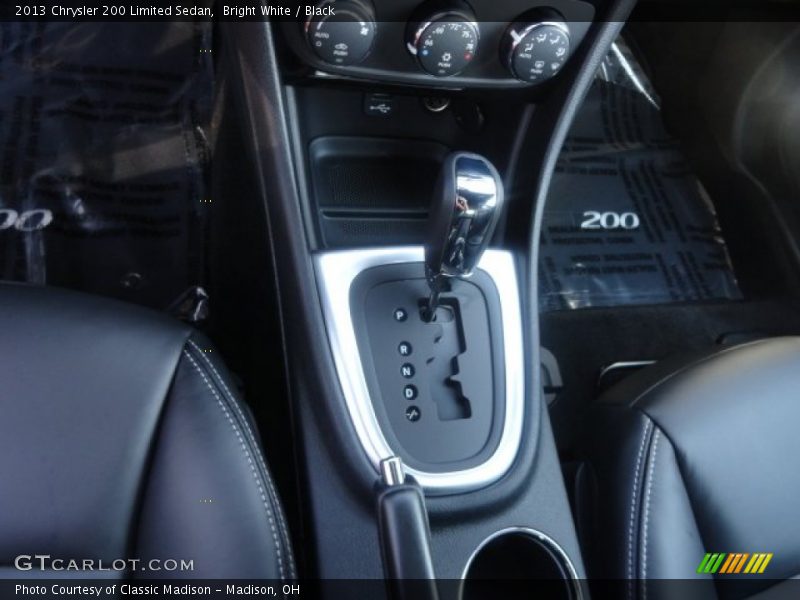 Bright White / Black 2013 Chrysler 200 Limited Sedan