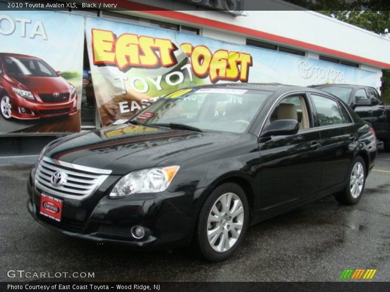Black / Ivory 2010 Toyota Avalon XLS