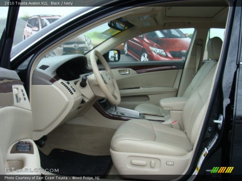 Black / Ivory 2010 Toyota Avalon XLS