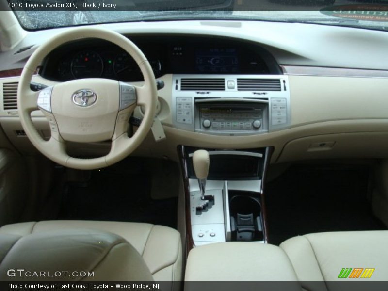 Black / Ivory 2010 Toyota Avalon XLS