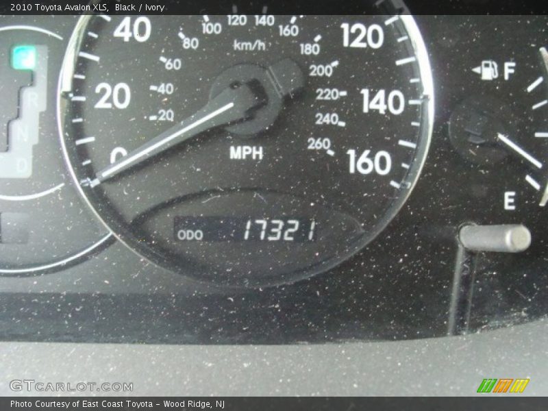 Black / Ivory 2010 Toyota Avalon XLS