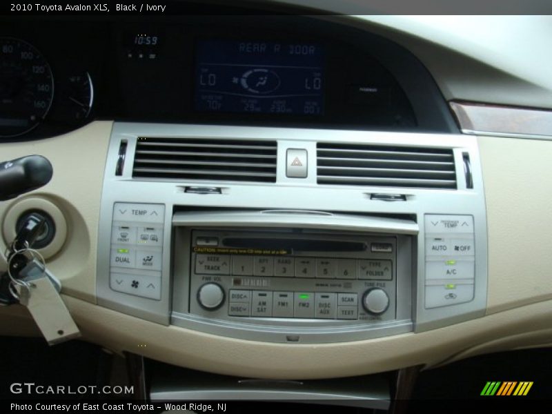 Black / Ivory 2010 Toyota Avalon XLS