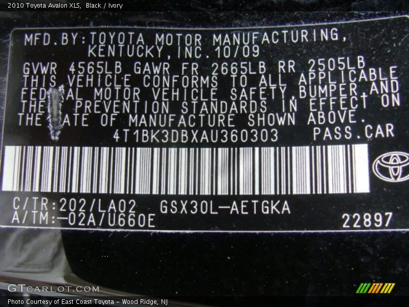 Black / Ivory 2010 Toyota Avalon XLS