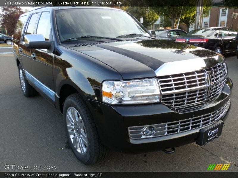 Front 3/4 View of 2013 Navigator 4x4