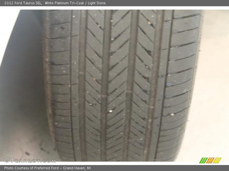 White Platinum Tri-Coat / Light Stone 2012 Ford Taurus SEL