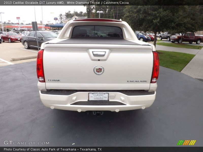 White Diamond Tricoat / Cashmere/Cocoa 2013 Cadillac Escalade EXT Luxury AWD