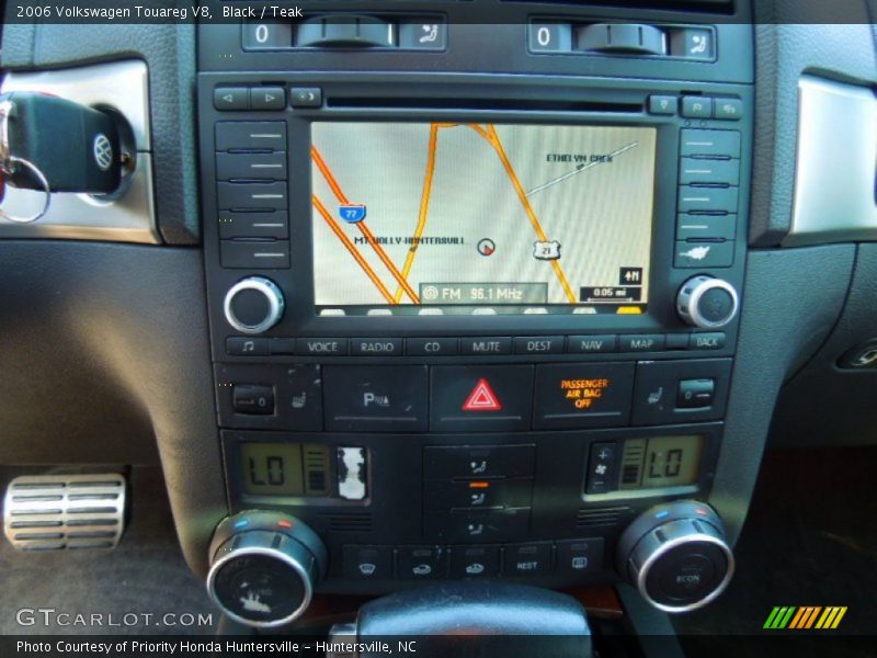 Black / Teak 2006 Volkswagen Touareg V8