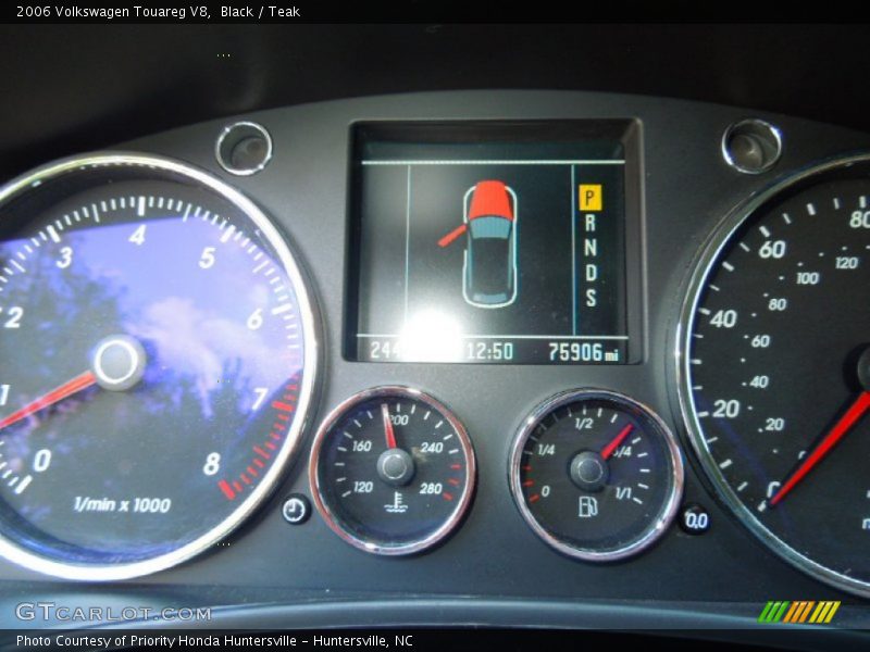 Black / Teak 2006 Volkswagen Touareg V8