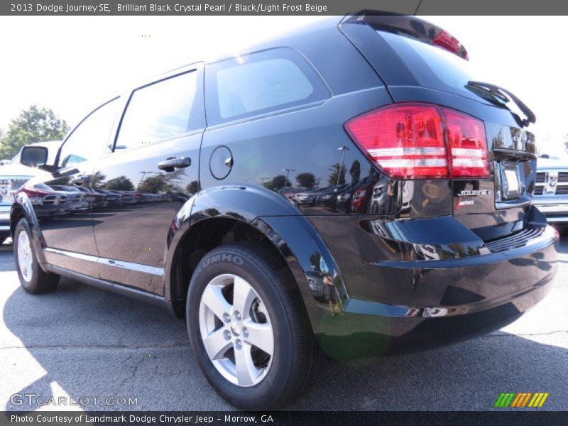 Brilliant Black Crystal Pearl / Black/Light Frost Beige 2013 Dodge Journey SE