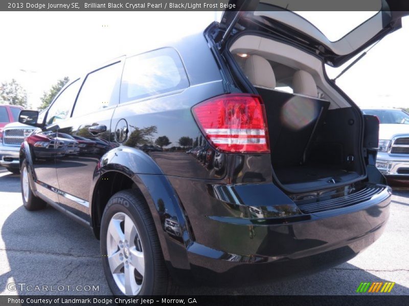 Brilliant Black Crystal Pearl / Black/Light Frost Beige 2013 Dodge Journey SE