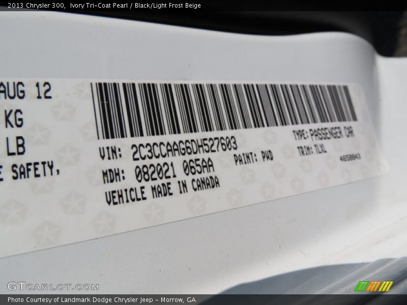 Ivory Tri-Coat Pearl / Black/Light Frost Beige 2013 Chrysler 300