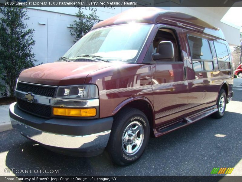 Berry Red Metallic / Neutral 2005 Chevrolet Express 1500 Passenger Van