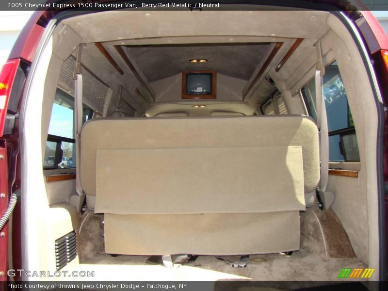 Berry Red Metallic / Neutral 2005 Chevrolet Express 1500 Passenger Van