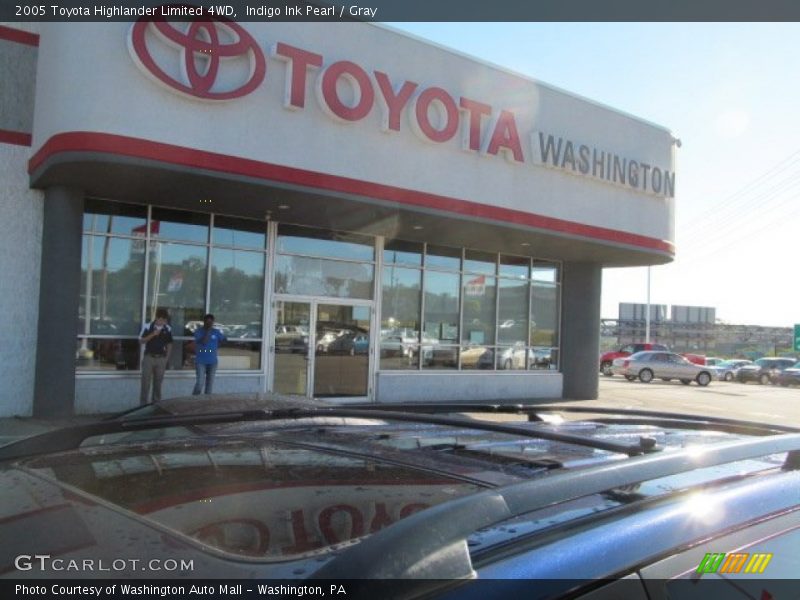 Indigo Ink Pearl / Gray 2005 Toyota Highlander Limited 4WD