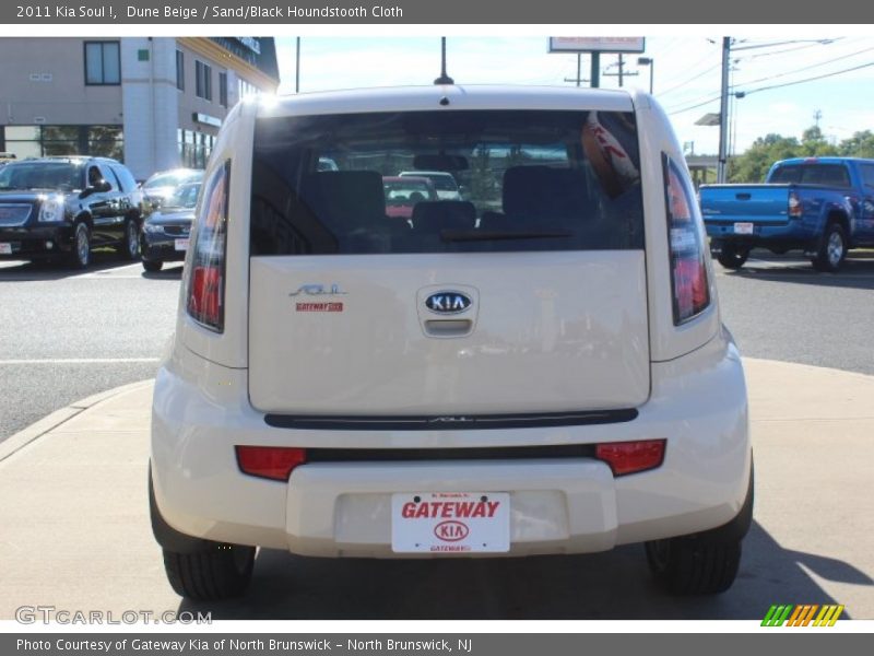 Dune Beige / Sand/Black Houndstooth Cloth 2011 Kia Soul !