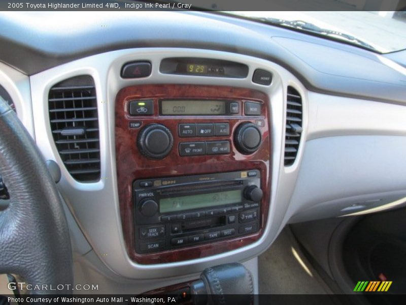Indigo Ink Pearl / Gray 2005 Toyota Highlander Limited 4WD