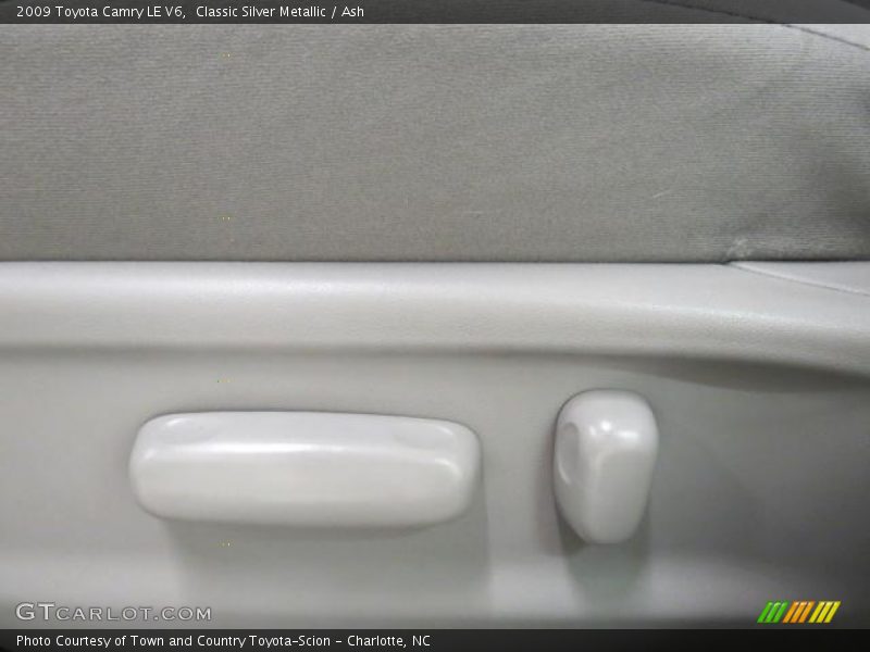 Classic Silver Metallic / Ash 2009 Toyota Camry LE V6