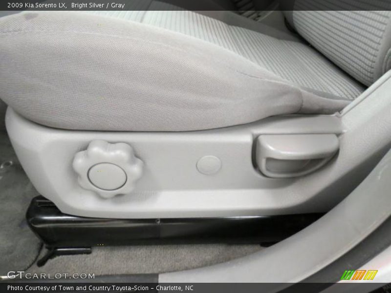 Bright Silver / Gray 2009 Kia Sorento LX