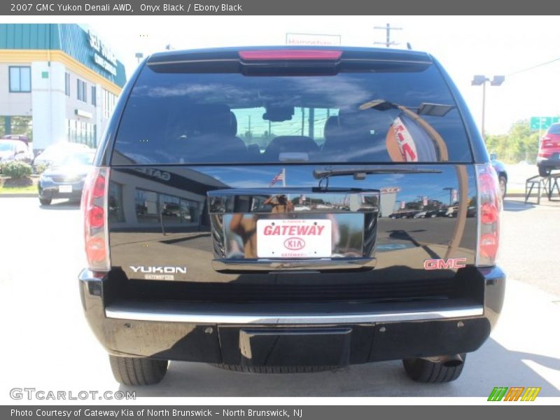 Onyx Black / Ebony Black 2007 GMC Yukon Denali AWD