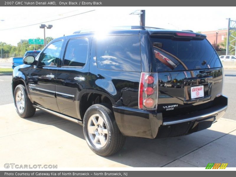 Onyx Black / Ebony Black 2007 GMC Yukon Denali AWD