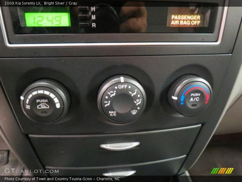 Bright Silver / Gray 2009 Kia Sorento LX