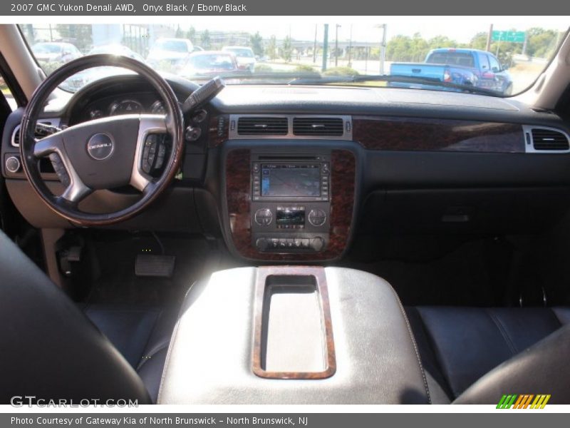 Onyx Black / Ebony Black 2007 GMC Yukon Denali AWD