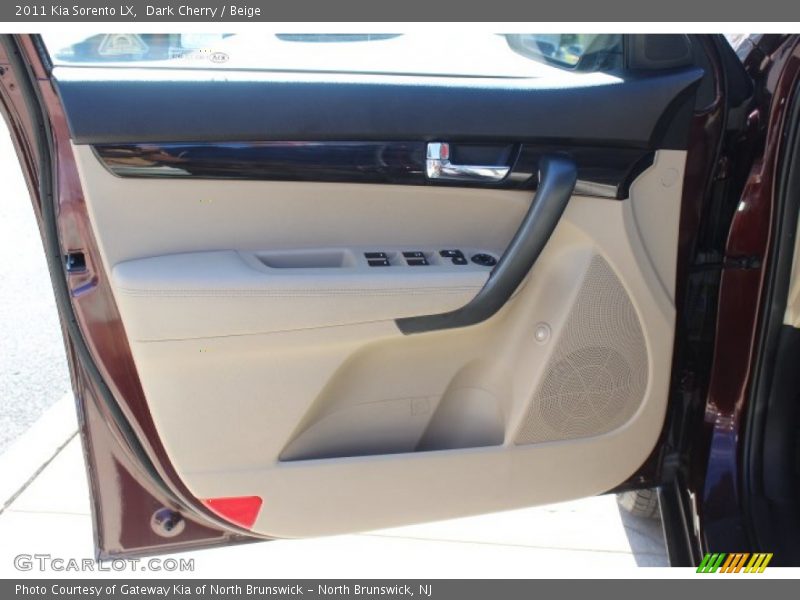 Dark Cherry / Beige 2011 Kia Sorento LX