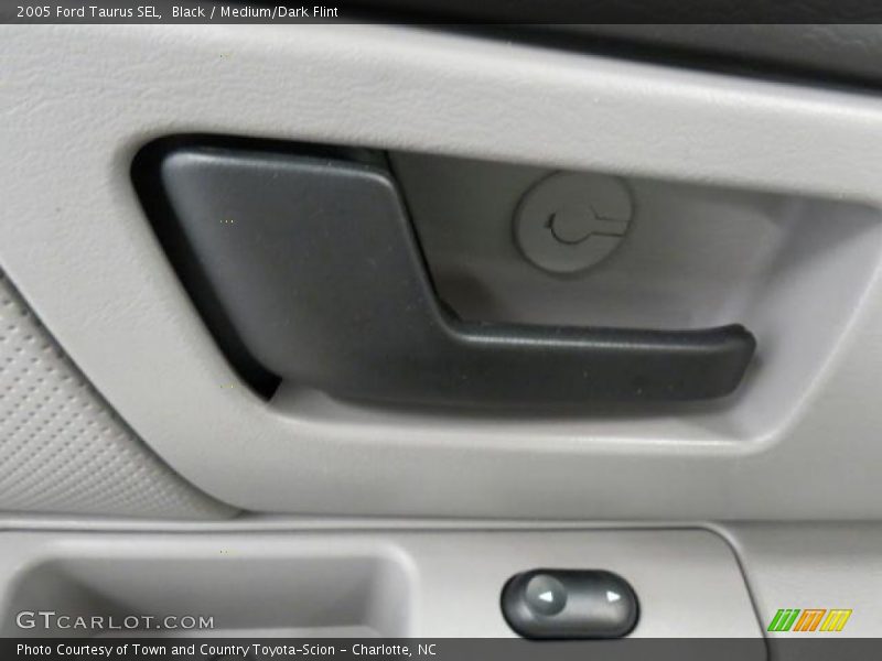 Black / Medium/Dark Flint 2005 Ford Taurus SEL