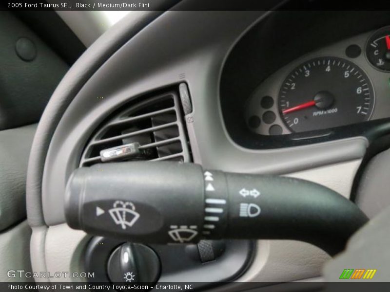 Black / Medium/Dark Flint 2005 Ford Taurus SEL