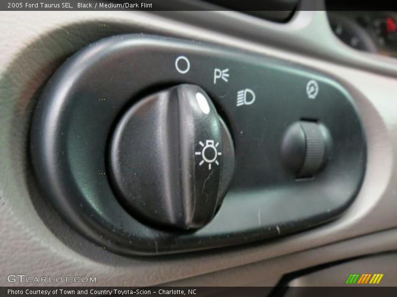 Black / Medium/Dark Flint 2005 Ford Taurus SEL