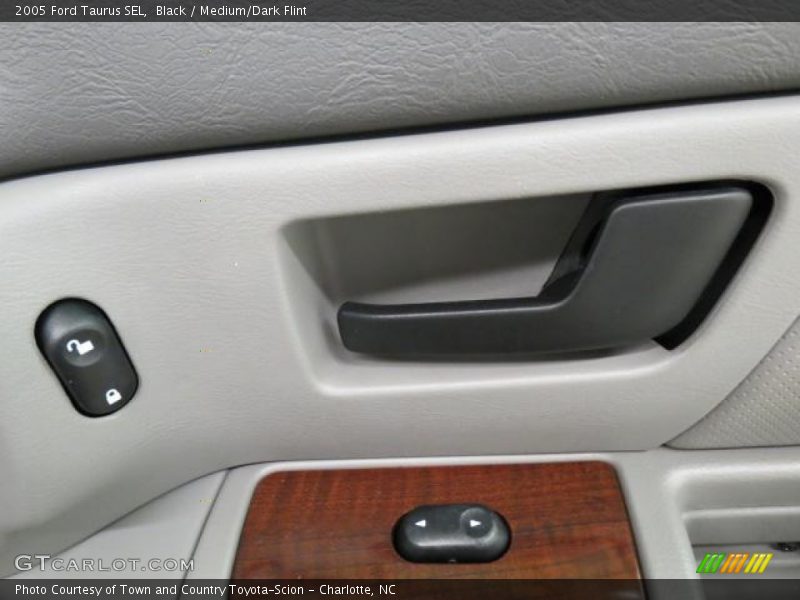 Black / Medium/Dark Flint 2005 Ford Taurus SEL