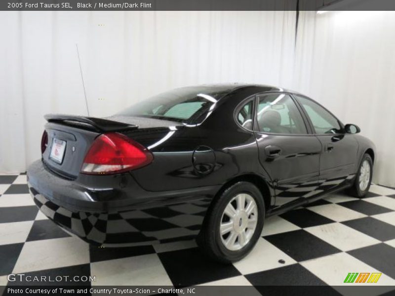 Black / Medium/Dark Flint 2005 Ford Taurus SEL