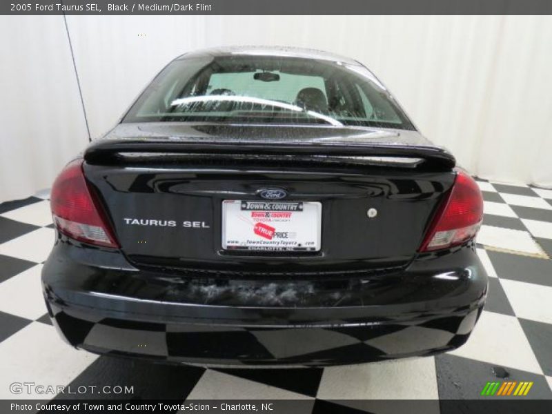 Black / Medium/Dark Flint 2005 Ford Taurus SEL