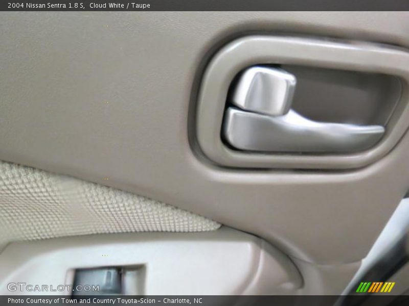 Cloud White / Taupe 2004 Nissan Sentra 1.8 S